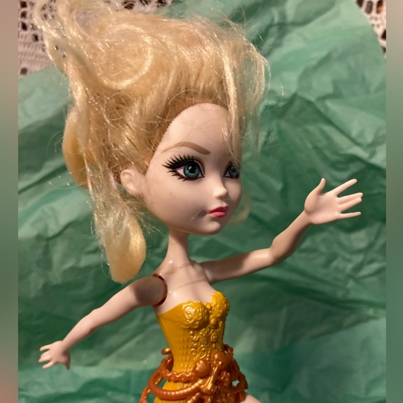 B1G2 - Mattel Ever After High Apple White Swim Fashion Doll - Buy 1, Get 2 FREE - Picture 2 of 8